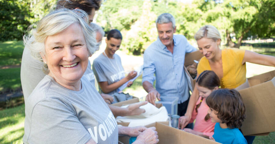 The Benefits of Volunteering as You Age